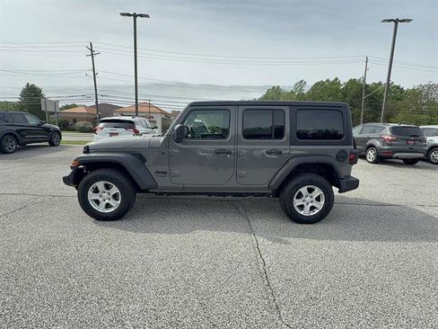 Used 2022 Jeep Wrangler Unlimited Sport AWD/4WD image 3