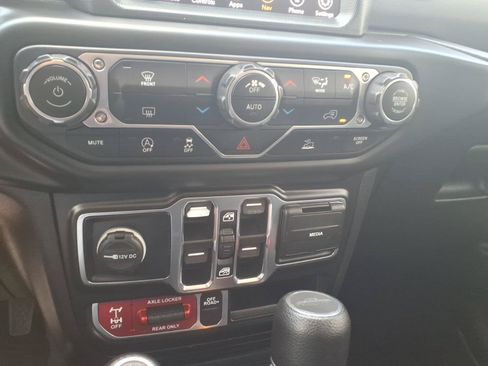 Used 2022 Jeep Gladiator Mojave w/ Trailer Tow Package AWD/4WD image 13