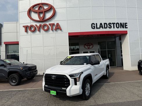 Used 2023 Toyota Tundra SR5 w/ SR5 Premium Package RWD image 1