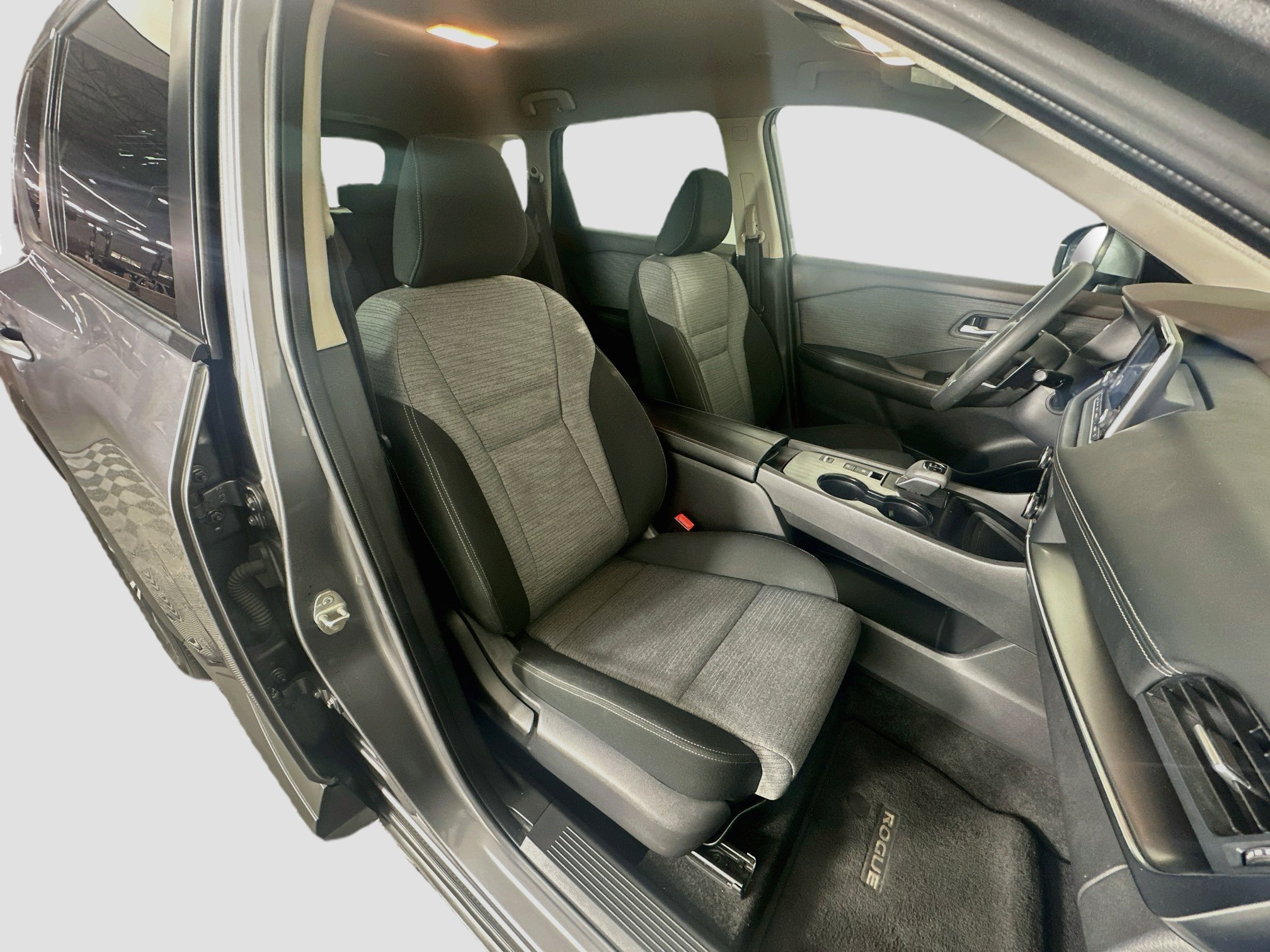 Used 2023 Nissan Rogue SV FWD image 31