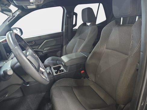 Used 2025 Toyota 4Runner SR5 AWD/4WD image 12