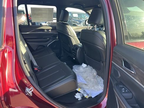 New 2026 Jeep Grand Cherokee Limited image 13