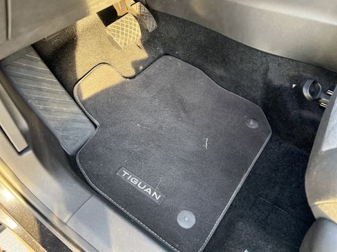 Used 2025 Volkswagen Tiguan S image 15