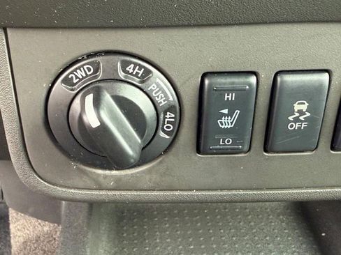 Used 2012 Nissan Frontier PRO-4X w/ Pro-4x Luxury Pkg image 25