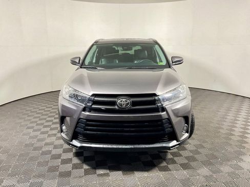Used 2017 Toyota Highlander SE AWD/4WD image 10