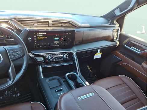 Used 2024 GMC Sierra 3500 Denali Ultimate image 9