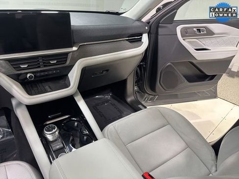 Used 2025 Ford Explorer Platinum w/ LUX Leather Package image 22