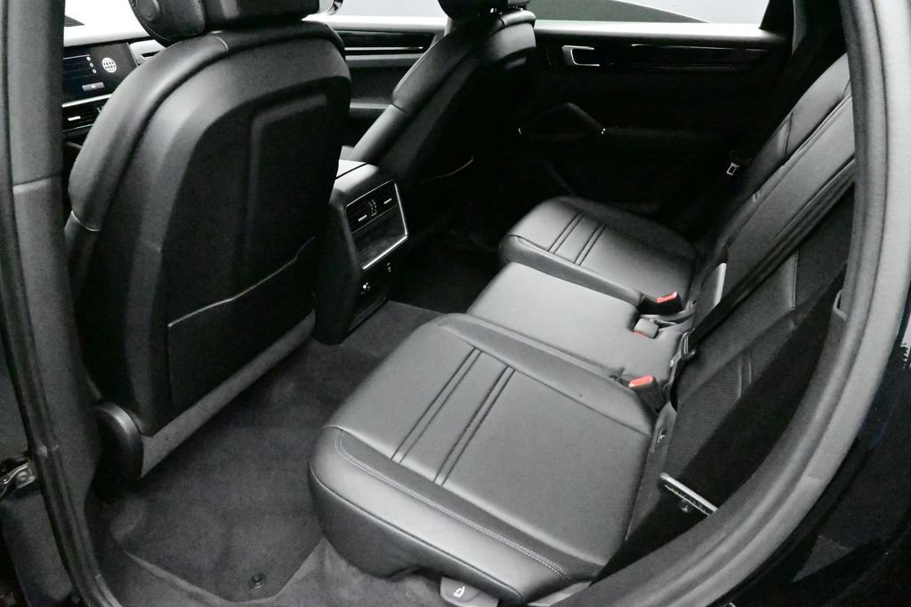 Certified 2023 Porsche Cayenne Coupe w/ Premium Package AWD/4WD image 15