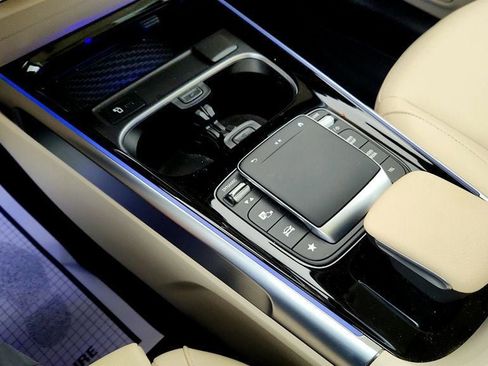 Used 2022 Mercedes-Benz EQB 300 4MATIC w/ Pinnacle Package image 17