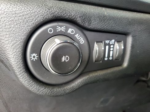 Used 2020 Chrysler Pacifica Touring-L Plus FWD image 21