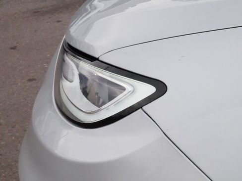 Used 2023 Chrysler Pacifica Touring-L image 16