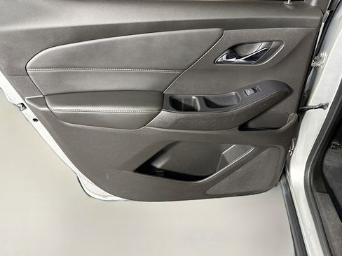 Used 2021 Chevrolet Traverse LT w/ LT Premium Package image 26