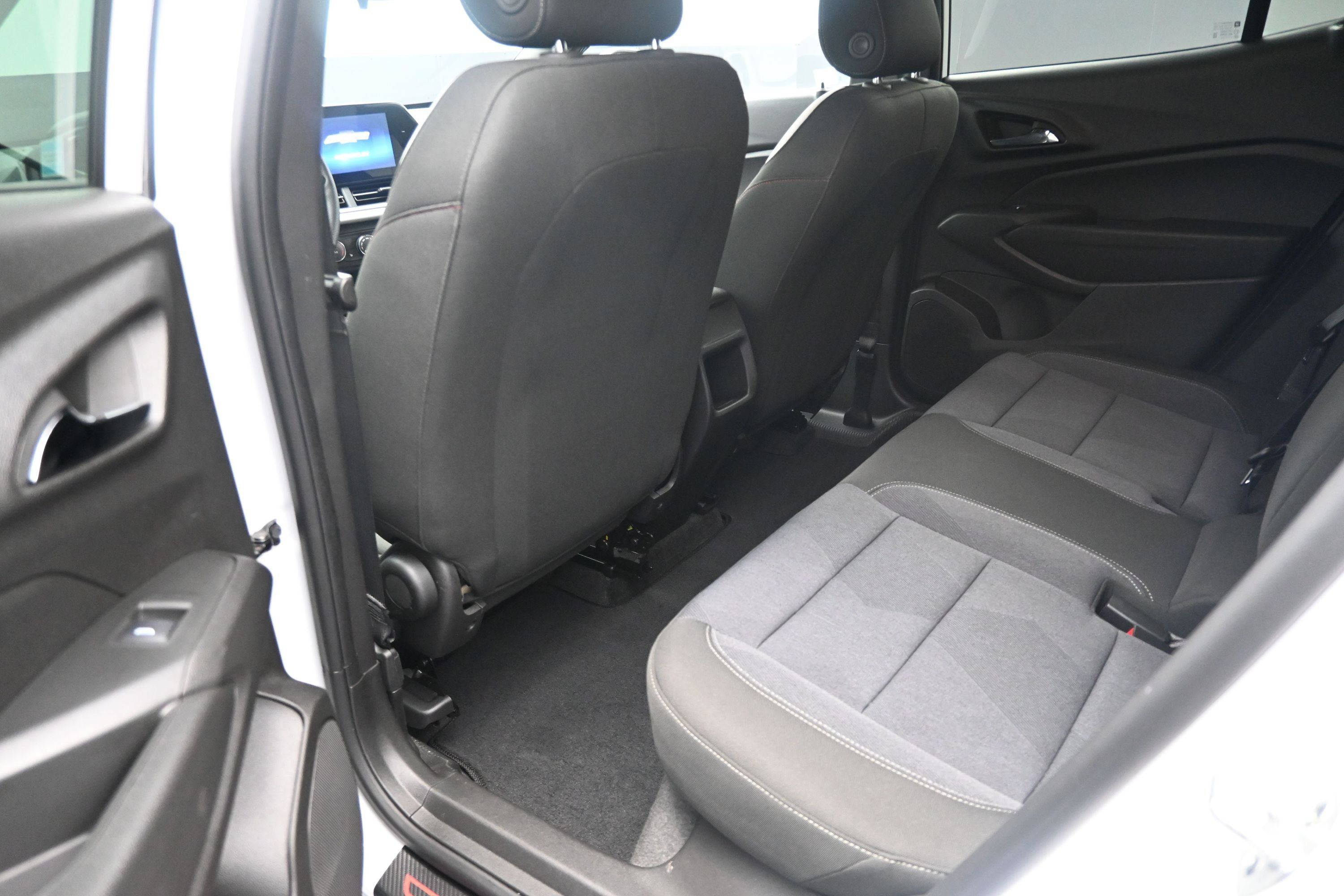 Certified 2024 Chevrolet Trax RS w/ Driver Confidence Package FWD image 24