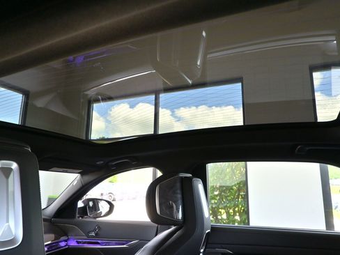 New 2024 BMW i7 eDrive50 w/ M Sport Package image 13