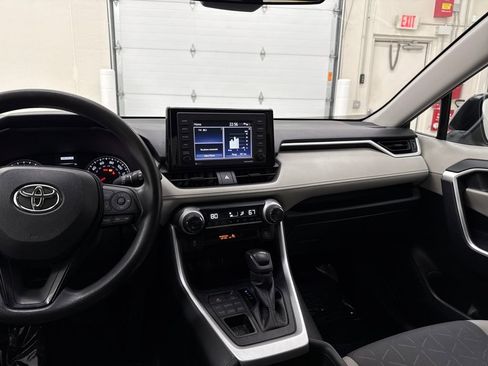 Used 2020 Toyota RAV4 XLE image 16
