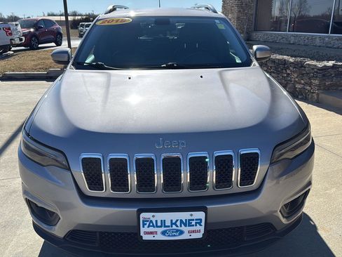 Used 2019 Jeep Cherokee Latitude Plus w/ Cold Weather Group image 2