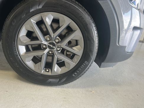 Used 2023 Kia Telluride LX FWD image 30