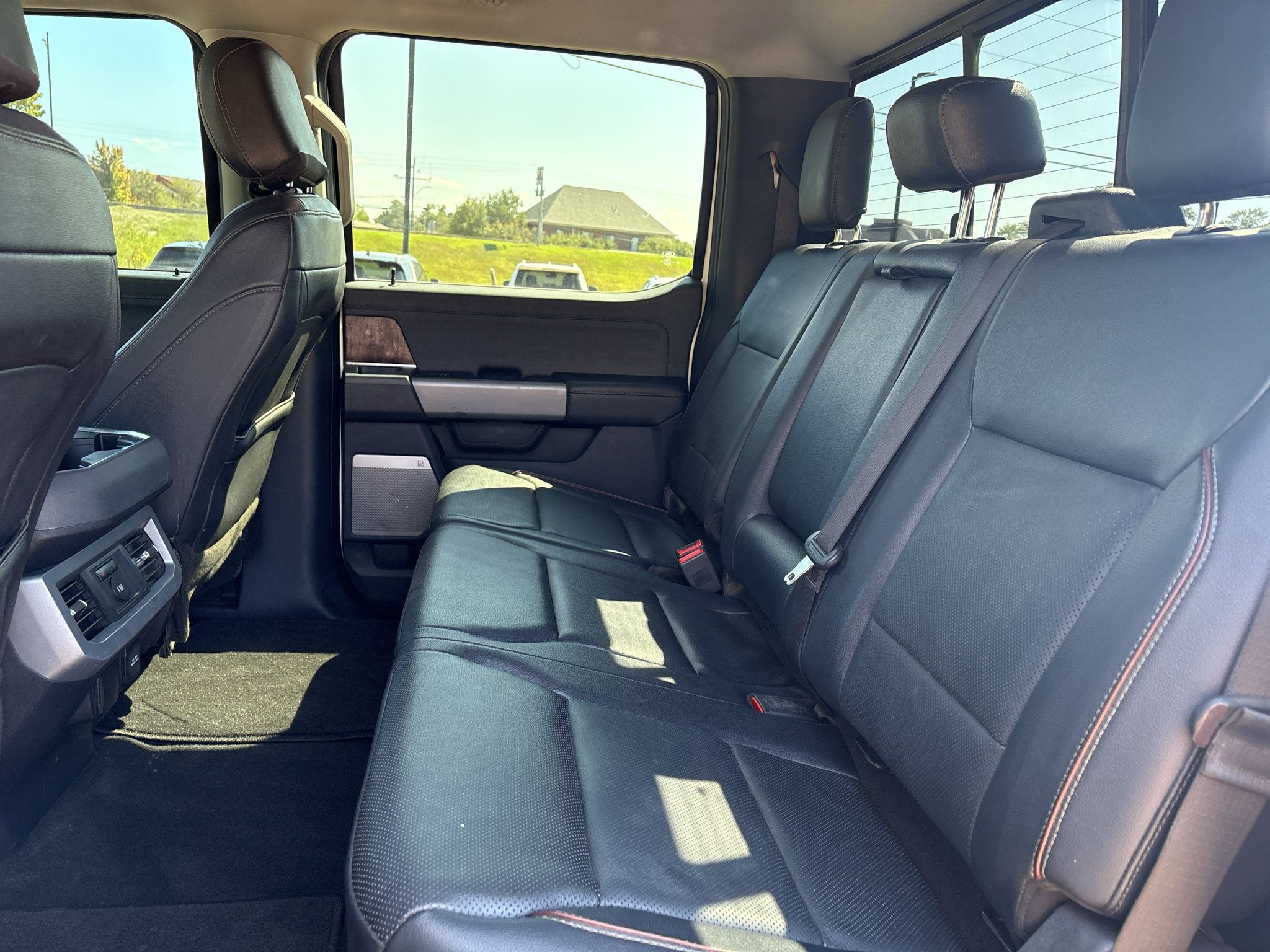 Used 2023 Ford F250 Lariat w/ Lariat Ultimate Package AWD/4WD image 14