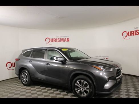 Used 2023 Toyota Highlander XLE AWD/4WD image 10