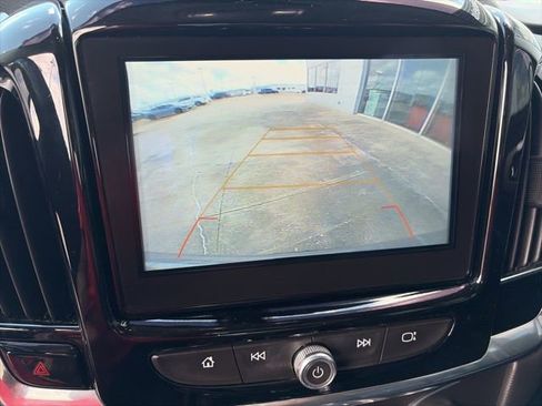 Used 2018 Chevrolet Traverse LT image 16