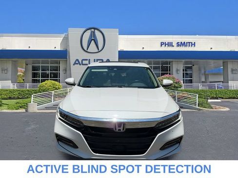 Used 2018 Honda Accord Touring image 2