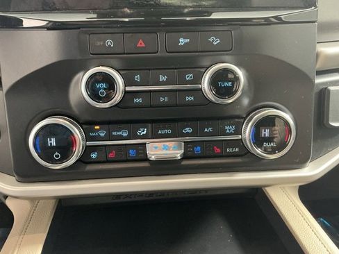 Used 2022 Ford Expedition XLT image 32