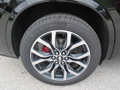 Certified 2025 Cadillac XT6 Sport w/ Platinum Package AWD/4WD image 9