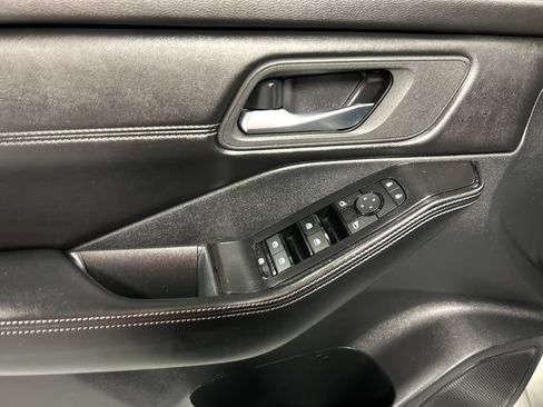 Used 2024 Nissan Rogue SV w/ SV Premium Package AWD/4WD image 12