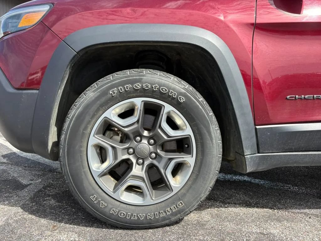 Used 2019 Jeep Cherokee Trailhawk w/ Cold Weather Group AWD/4WD image 24