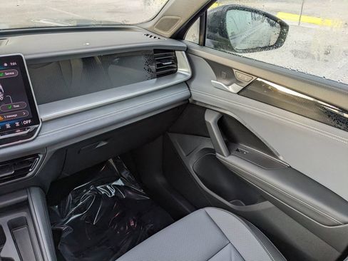 New 2026 Volkswagen Tiguan SE R-Line image 17