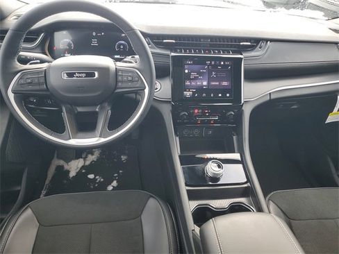 New 2025 Jeep Grand Cherokee L Altitude image 14