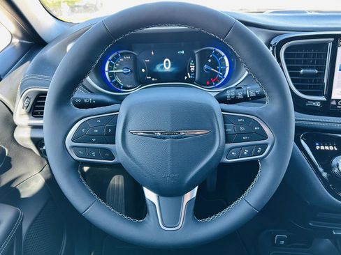 New 2026 Chrysler Pacifica Select w/ Quick Order Package 2EV image 18
