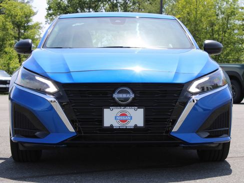 Used 2025 Nissan Altima 2.5 SV FWD image 2