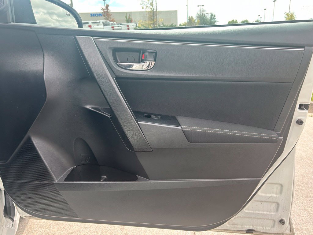 Used 2017 Toyota Corolla LE w/ Carpet Mat Package (TMS) FWD image 29