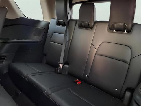 Used 2024 Nissan Pathfinder Platinum w/ Cargo Package image 14