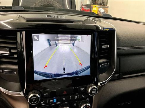 Used 2019 RAM 1500 Laramie AWD/4WD image 19