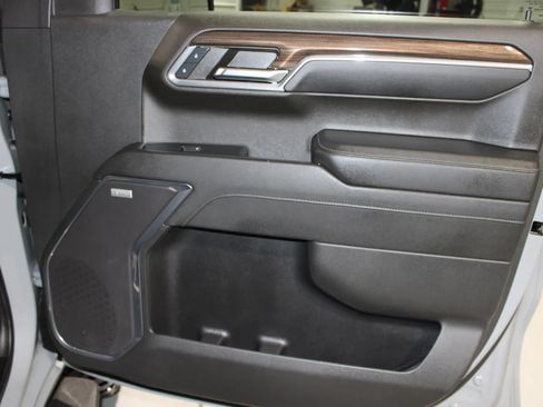 Used 2024 Chevrolet Silverado 1500 LT Trail Boss w/ Convenience Package II AWD/4WD image 15