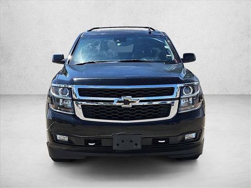 Used 2017 Chevrolet Suburban LT RWD image 2
