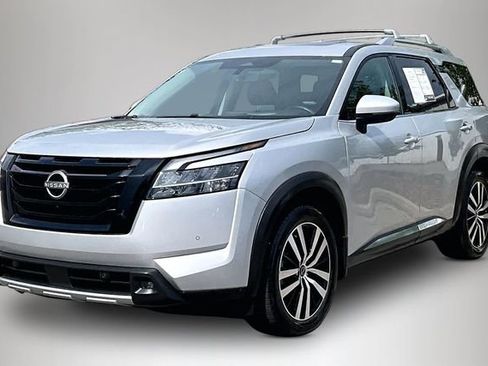 Certified 2023 Nissan Pathfinder Platinum w/ Black Appearance Package AWD/4WD image 2