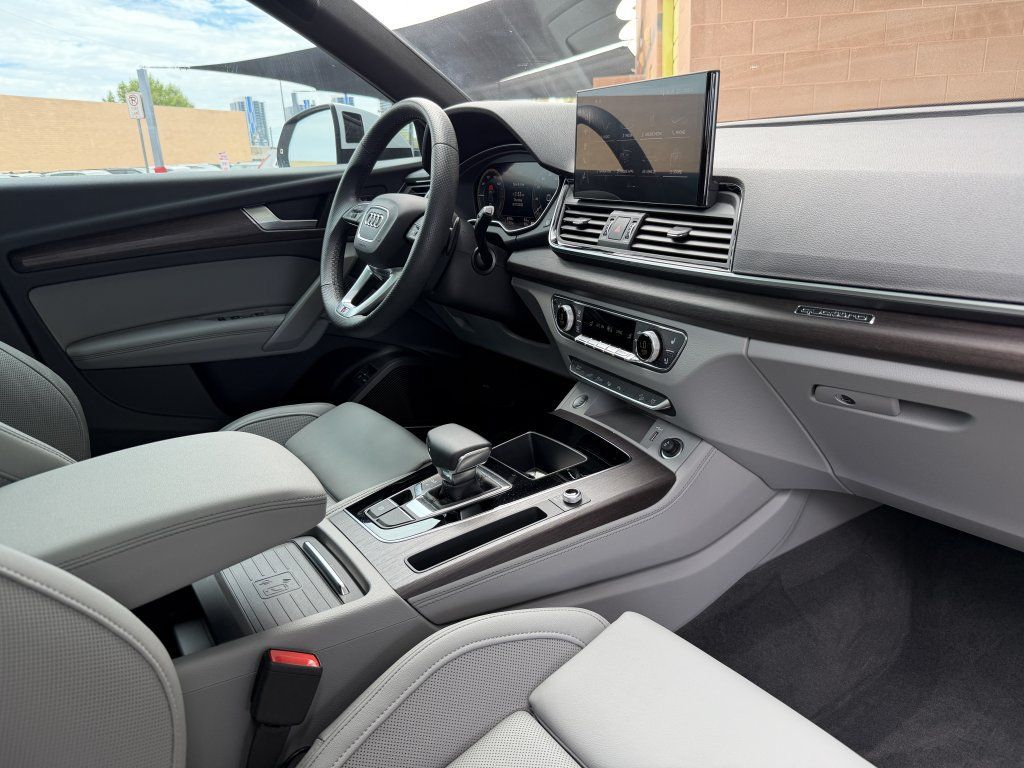 Used 2024 Audi Q5 e Prestige w/ Prestige Package AWD/4WD image 49