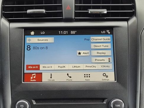 Used 2018 Ford Fusion SE w/ Equipment Group 201A FWD image 17