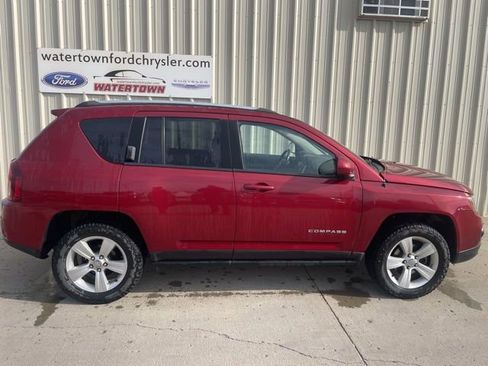 Used 2016 Jeep Compass Latitude image 1