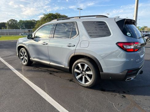 Used 2025 Honda Pilot Elite image 5