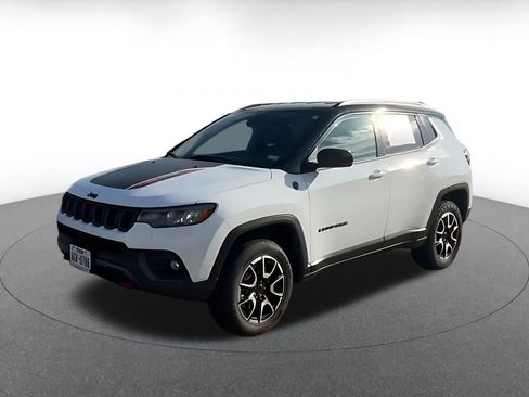 Used 2025 Jeep Compass Trailhawk AWD/4WD image 6