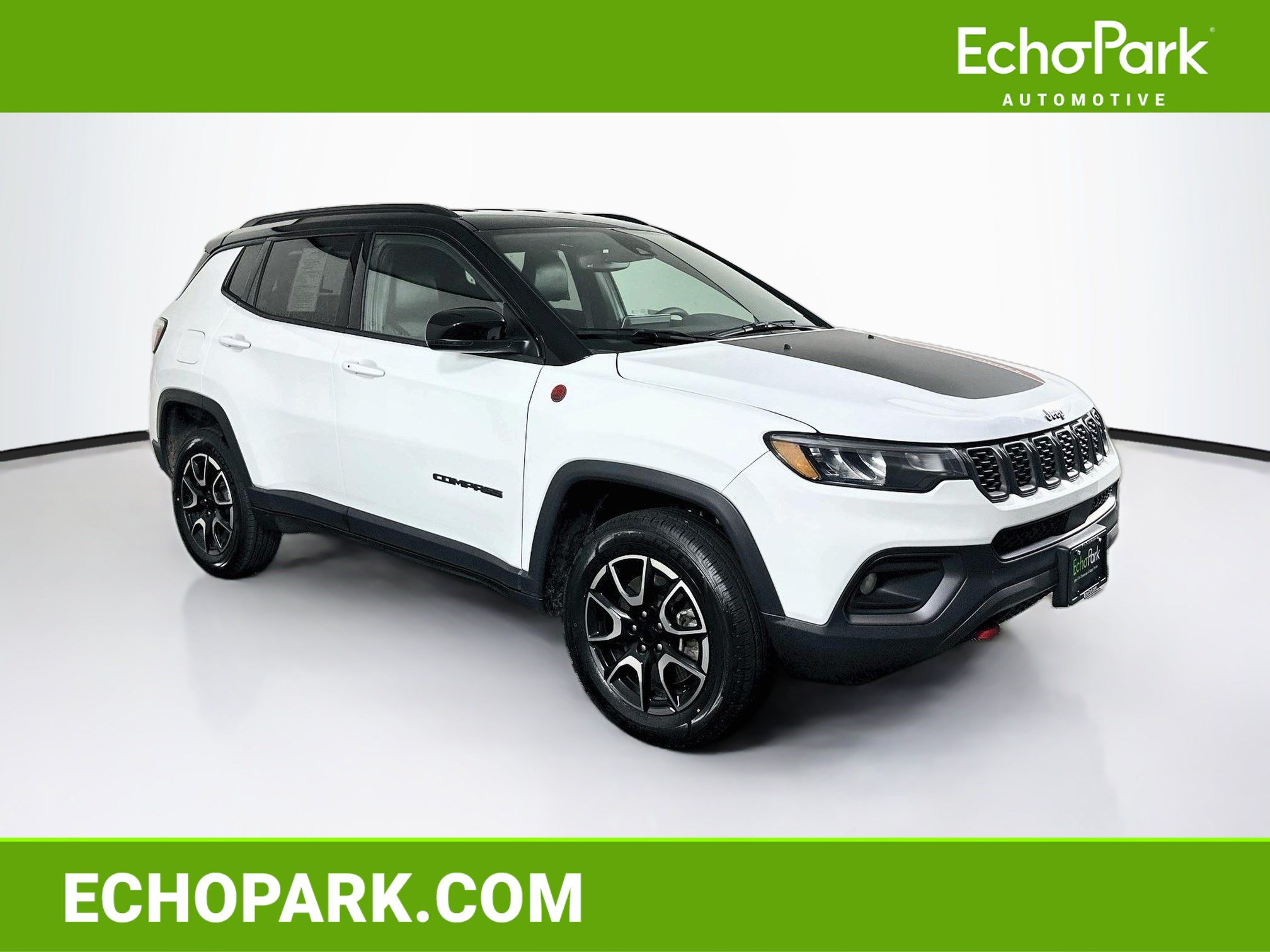 Used 2025 Jeep Compass Trailhawk w/ Trailer Tow Group AWD/4WD image 1
