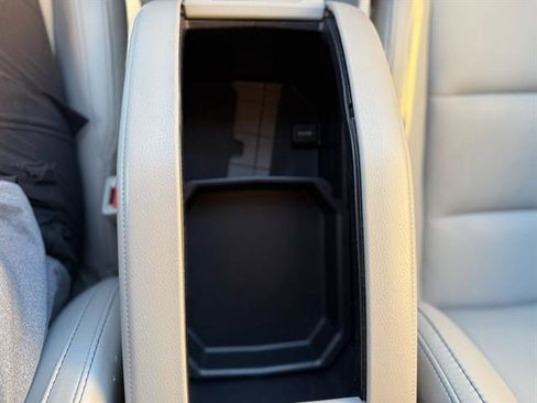 Used 2015 Toyota Highlander XLE image 13