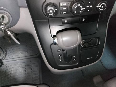 Used 2008 Kia Sedona LX FWD image 35