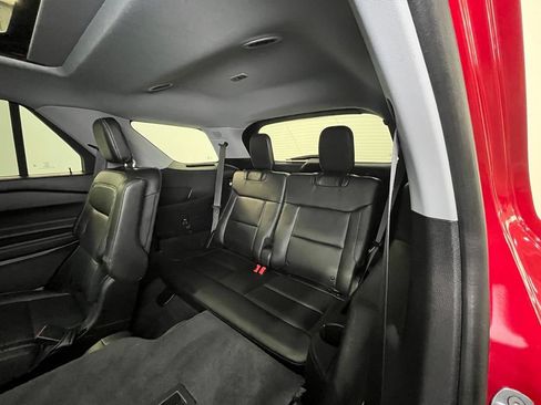 Used 2022 Ford Explorer Limited w/ Equipment Group 301A AWD/4WD image 19