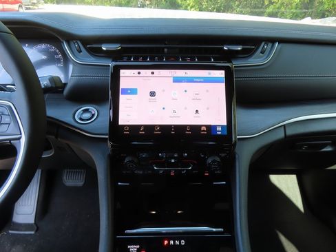 New 2025 Jeep Grand Cherokee Limited w/ Luxury Tech Group II image 5