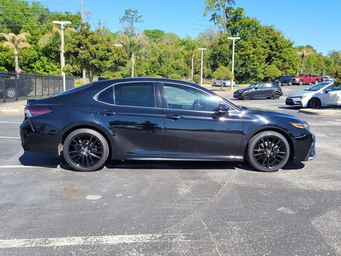 Used 2022 Toyota Camry XSE FWD image 7